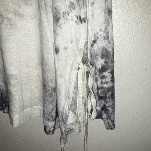 Universal Thread Gray and White Tank Top - Picture 3 of 4